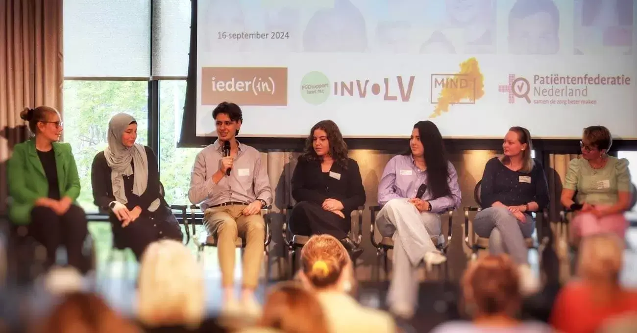 Groep mensen doet mee aan het panel jongerenparticipatie